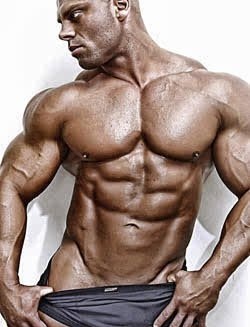 Pecs That Pop: 5 Training Experts Weigh On The Best For Building A Massive | SimplyShredded.com
