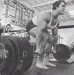 Arnold_Schwarzenegger_powerlifting_deadl